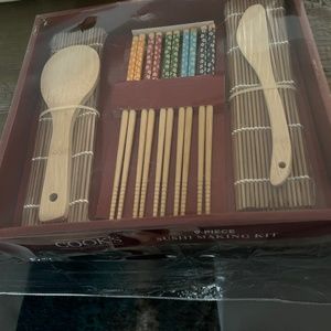 9 Piece Sushi Making Kit. New
